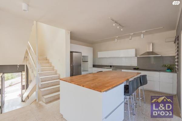 צל הגבעה (יד לבנים)