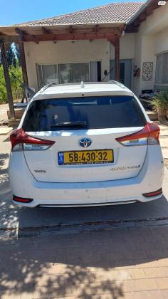 טויוטה אוריס הייבריד (2015)