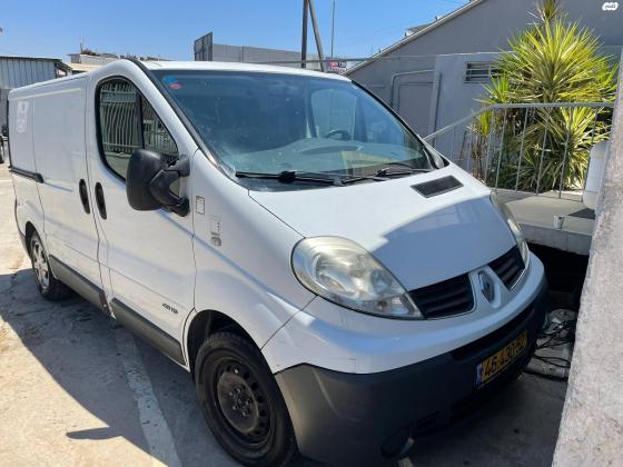 רנו טראפיק קצר (2013)