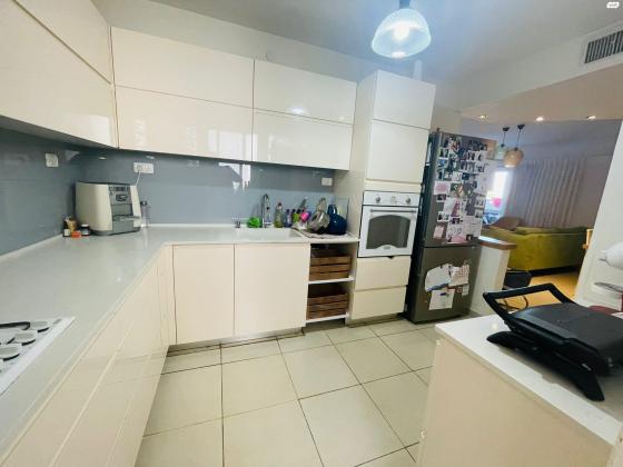 יונה צבי פיינשטיין 7 (מישור הנוף)