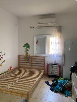 היינריך צבי גרץ 1 (נאות גנים)