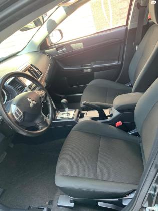 מיצובישי לנסר ספורטבק (2017)