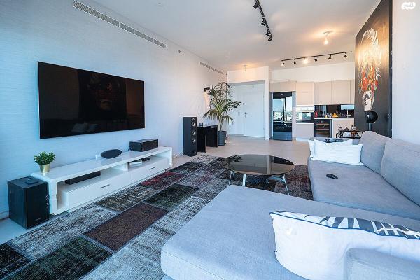 אריק איינשטיין 6 (הרצליה ב')