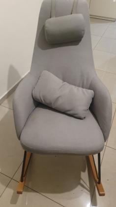 כורסת הנקה נדנדה של שילב