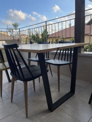 שולחן אוכל מעץ אורן ממוחזר