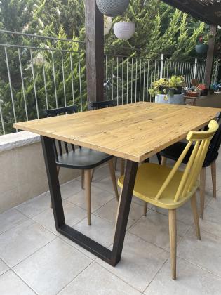 שולחן אוכל מעץ אורן ממוחזר