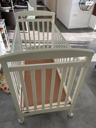מיטת תינוק תוצרת משכל (MISKAL)