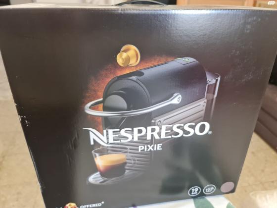 מכונת הקפה Nespresso Pixie טיטניום