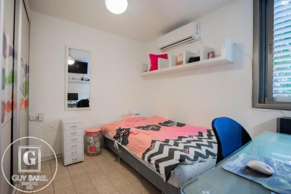 מעפילי אגוז 50 (נוה חן)