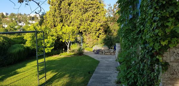 גבעת היונים 11 (עין כרם)