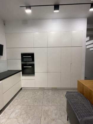 מטבח צבע בתנור לבן ,