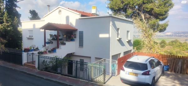 קיבוץ גלויות 28 (גבעת נשר)