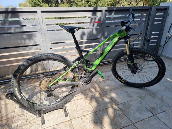 אופני שטח קרבון, שיכוך מלא,