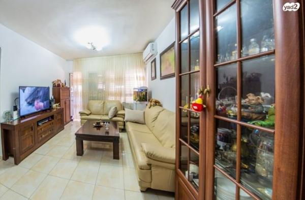 אריה מוצקין 27 (נאות שקד)