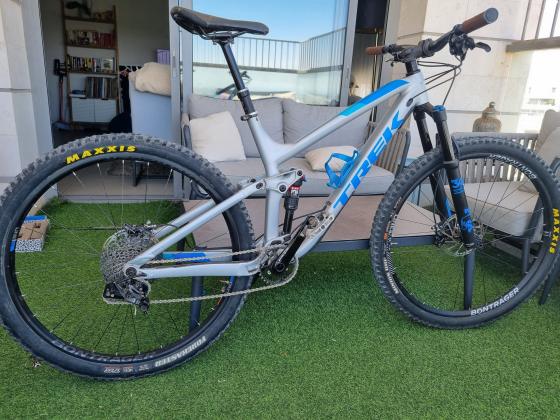 אופניי שטח שיכוך מלא במצב מדהים