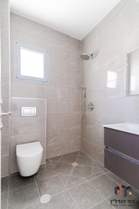 שדרות עמק חפר 53 (האגמים)