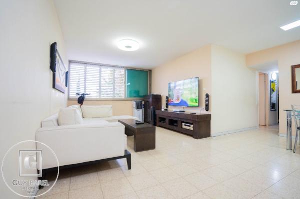 מעפילי אגוז 50 (נוה חן)