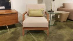 כורסא מעץ מלא תוצרת איטליה מבית Oliver B