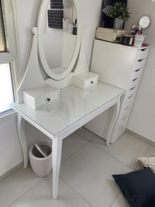 שידת איפור של איקאה עם