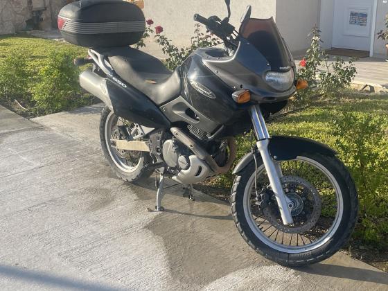 סוזוקי פריווינד XF650 (1999)