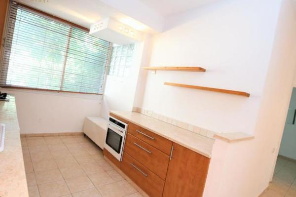 חצור 4 (יד לבנים)