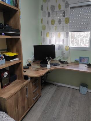 שולחן כתיבה כולל מגירות+ארון בגדים