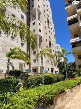 אילונה פהר (שדרת המגדלים ח-501)