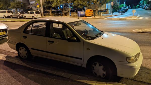 ניסאן אלמרה (1999)