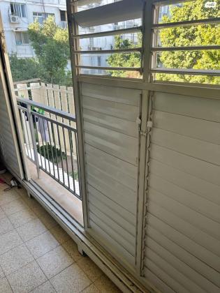 יוסף שפרינצק 36 (אחדות)