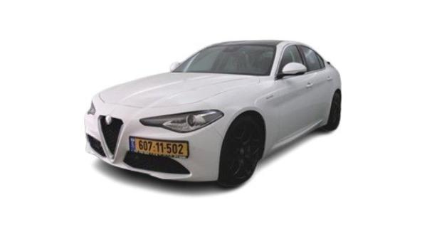 אלפא רומיאו ג'וליה (2021)