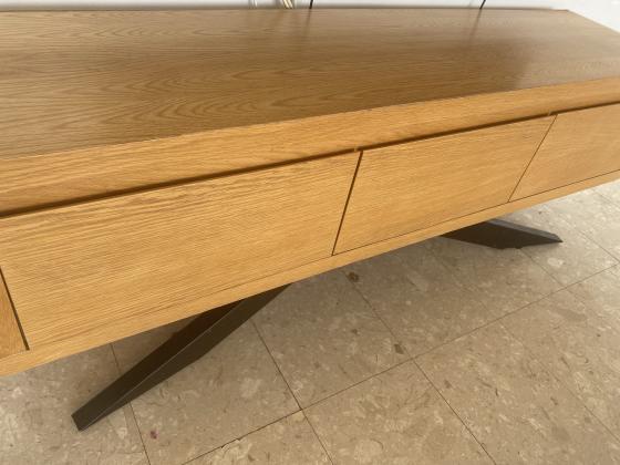 מזנון ושולחן לסלון במצב מצויין!