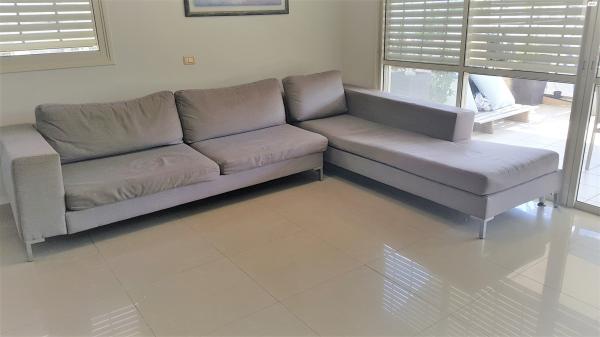 2 ספות אפורות, 650 ש"ח עבור כל ספה