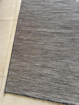 שטיח באריגה שטוחה בצבע אפור דוחה כתמים