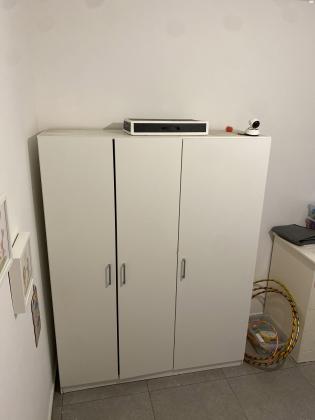 ארון איקאה עם 3 דלתות