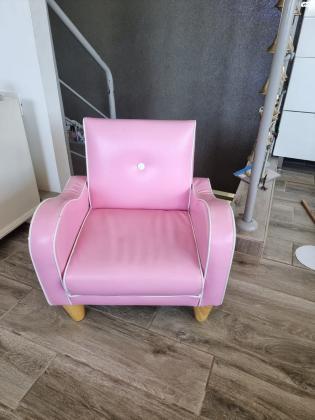 כורסא לחדר בנות מקסימה בצבע