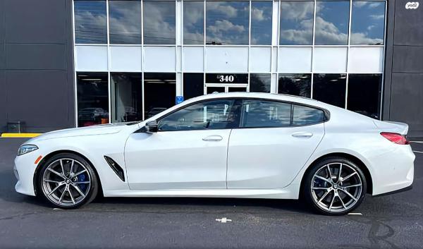 ב.מ.וו סדרה 8 (2022)