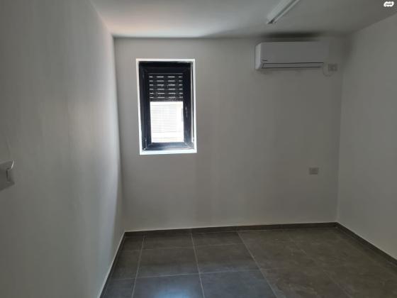 מעפילי אגוז 29 (נוה חן)