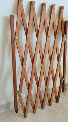 שער בטיחות מעץ שער בטיחות למדרגות