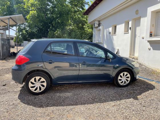 טויוטה אוריס (2008)