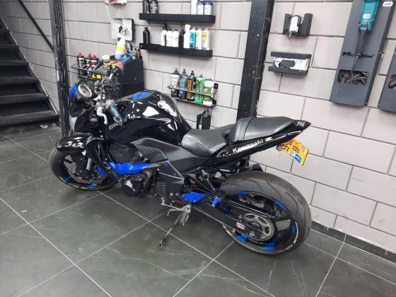 קאוואסאקי Z750R (2009)