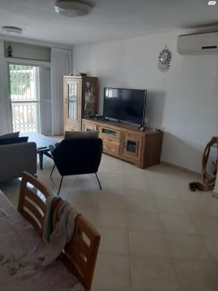 בושם 93 (לבנה)