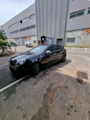 אלפא רומיאו ג'ולייטה (2013)