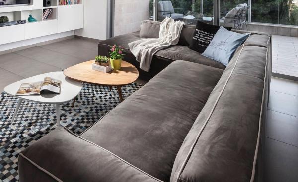 ספה של "אסף רהיטי מעצבים"