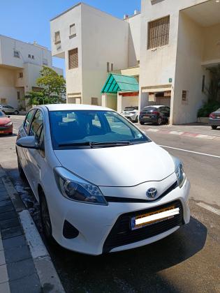 טויוטה יאריס הייבריד (2012)