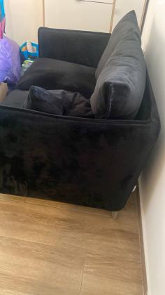 ספה שחורה קטיפה מצב חדש