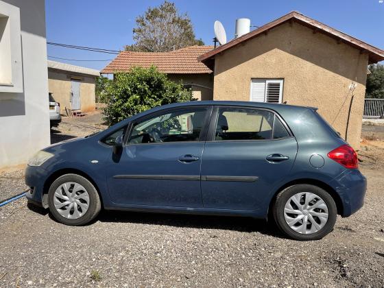 טויוטה אוריס (2008)