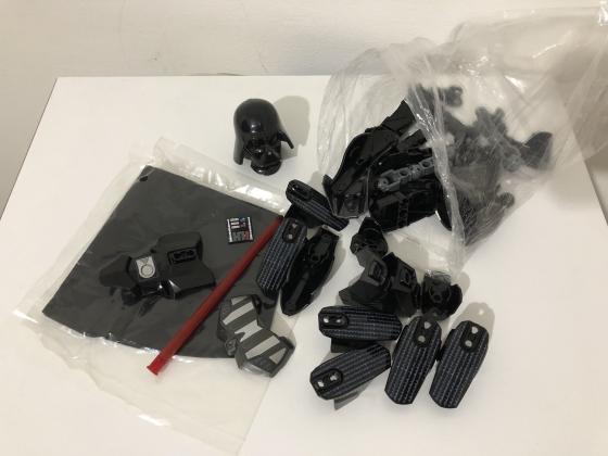 המון חלקים של לגו מפעל הגיבורים