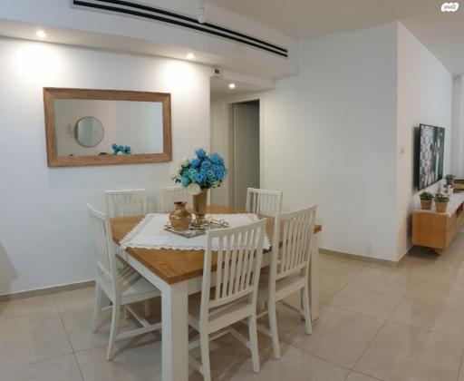 נחום שריג 12 (רמות)