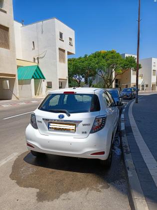 טויוטה יאריס הייבריד (2012)