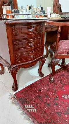 מיטת אפיריון עתיקה מעץ מהגוני